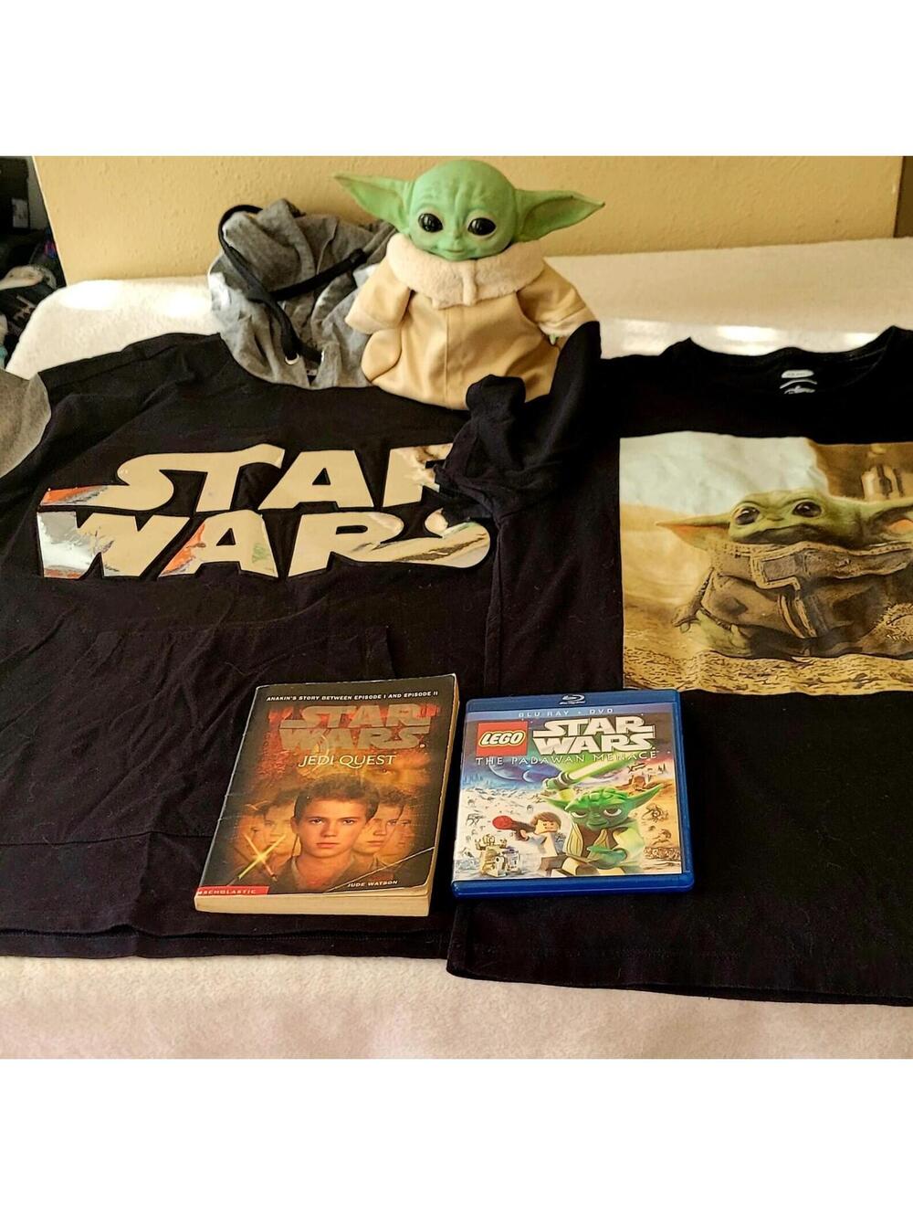 Star Wars Lot: Talking Baby Yoda, Lego Blu-ray Young Jedi Book 1 Tshirt 1 Hoodie